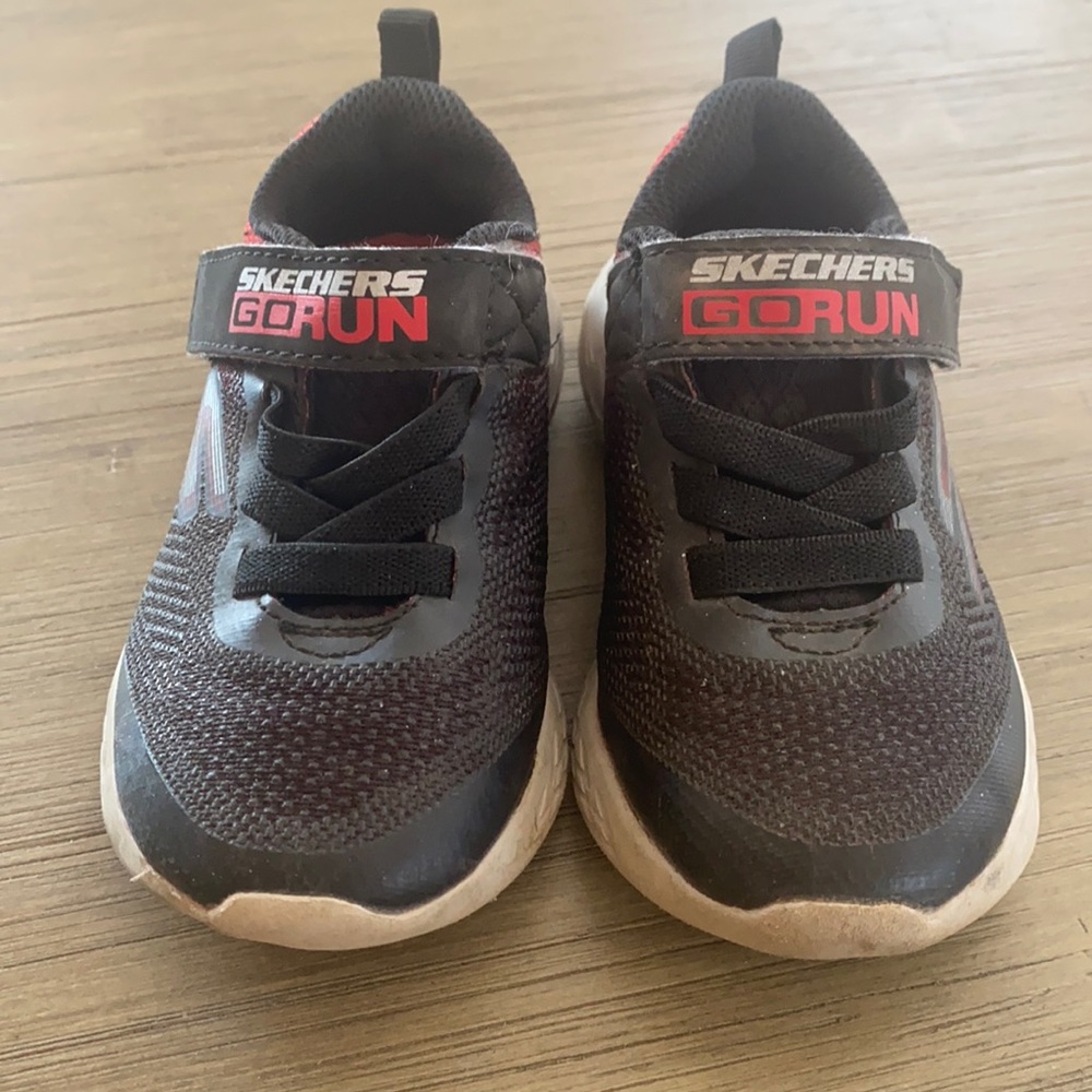 Sketchers go run size 7